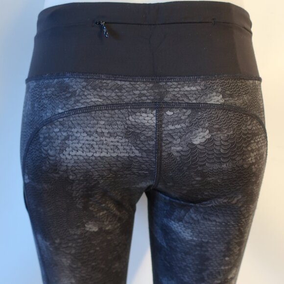 Womens Lululemon Black-Gray Snake Print Activewear Leggings 8 - Picture 4 of 9